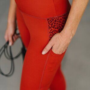 Zyia Active Leopard Pocket 7/8 Leggings in Burnt Sienna - Size 6-8